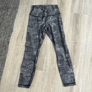 lululemon size 4 slightly cropped leggings black white and grey